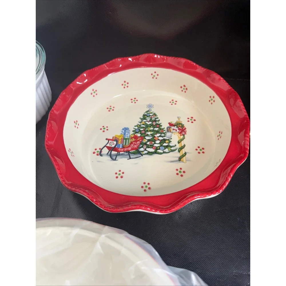 Temp-tations Figural Christmas Pie Dish with Wreath Lid Red Ceramic BakerPPP-HLD